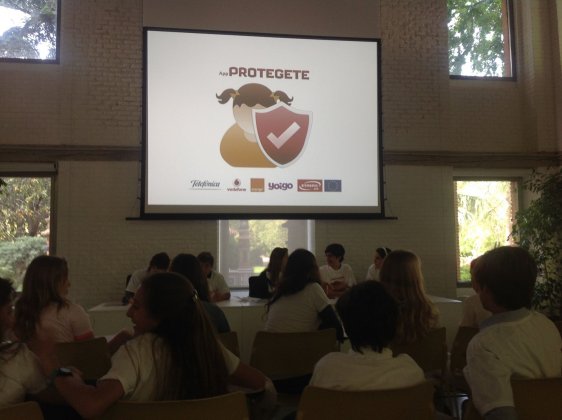 Nios y adolescentes presentan la app Protgete